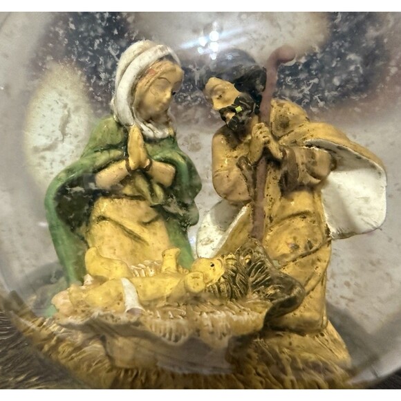Fontanini Giftware Musical Glitterdome Plays Silent Night Christmas Nativity - Picture 5 of 13